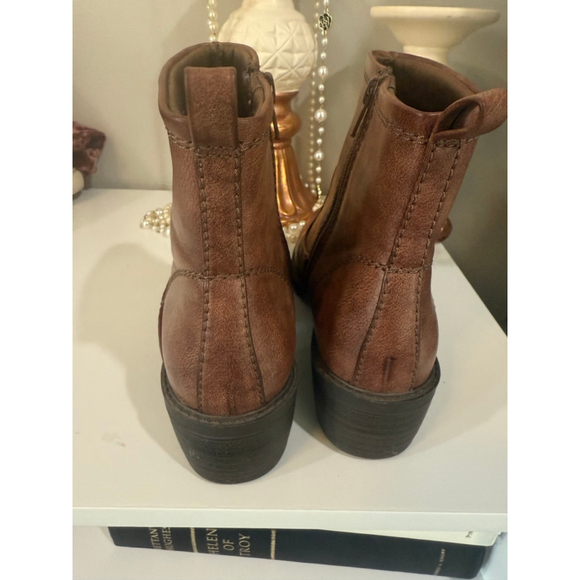 BareTraps Ankle Boots 6 - Picture 3 of 5